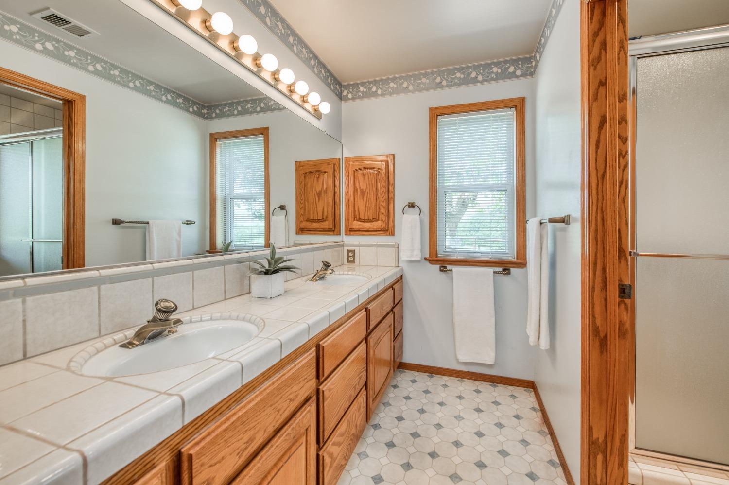 18486 Tollhouse Rd, Clovis, CA 93619