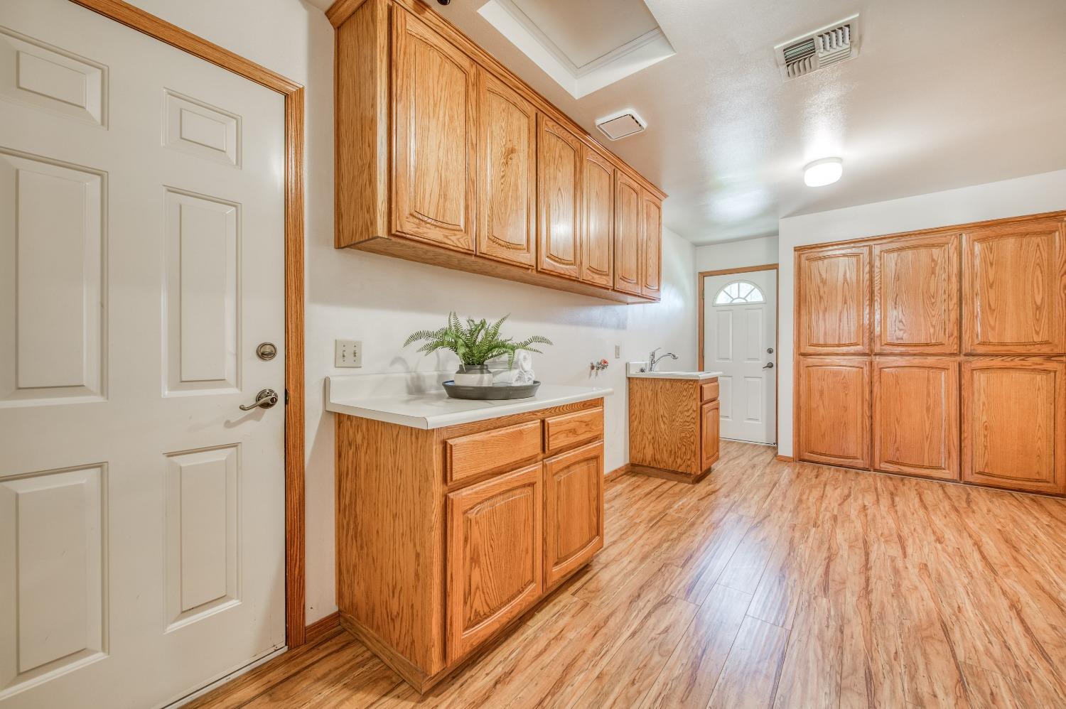 18486 Tollhouse Rd, Clovis, CA 93619