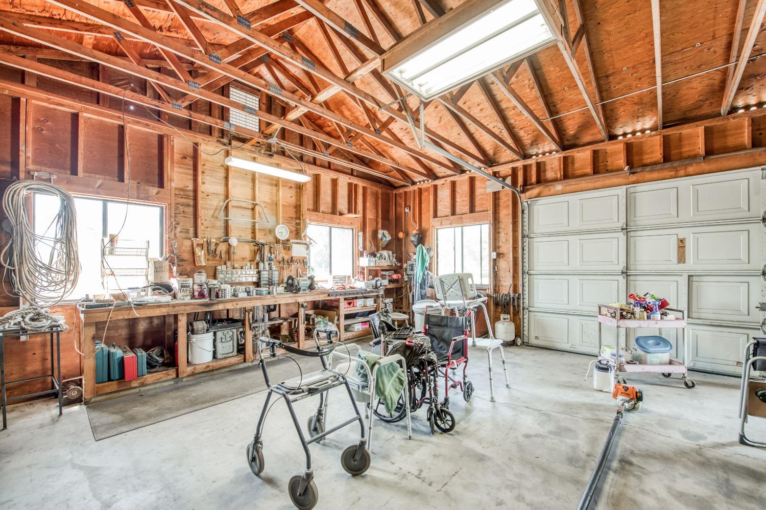 18486 Tollhouse Rd, Clovis, CA 93619