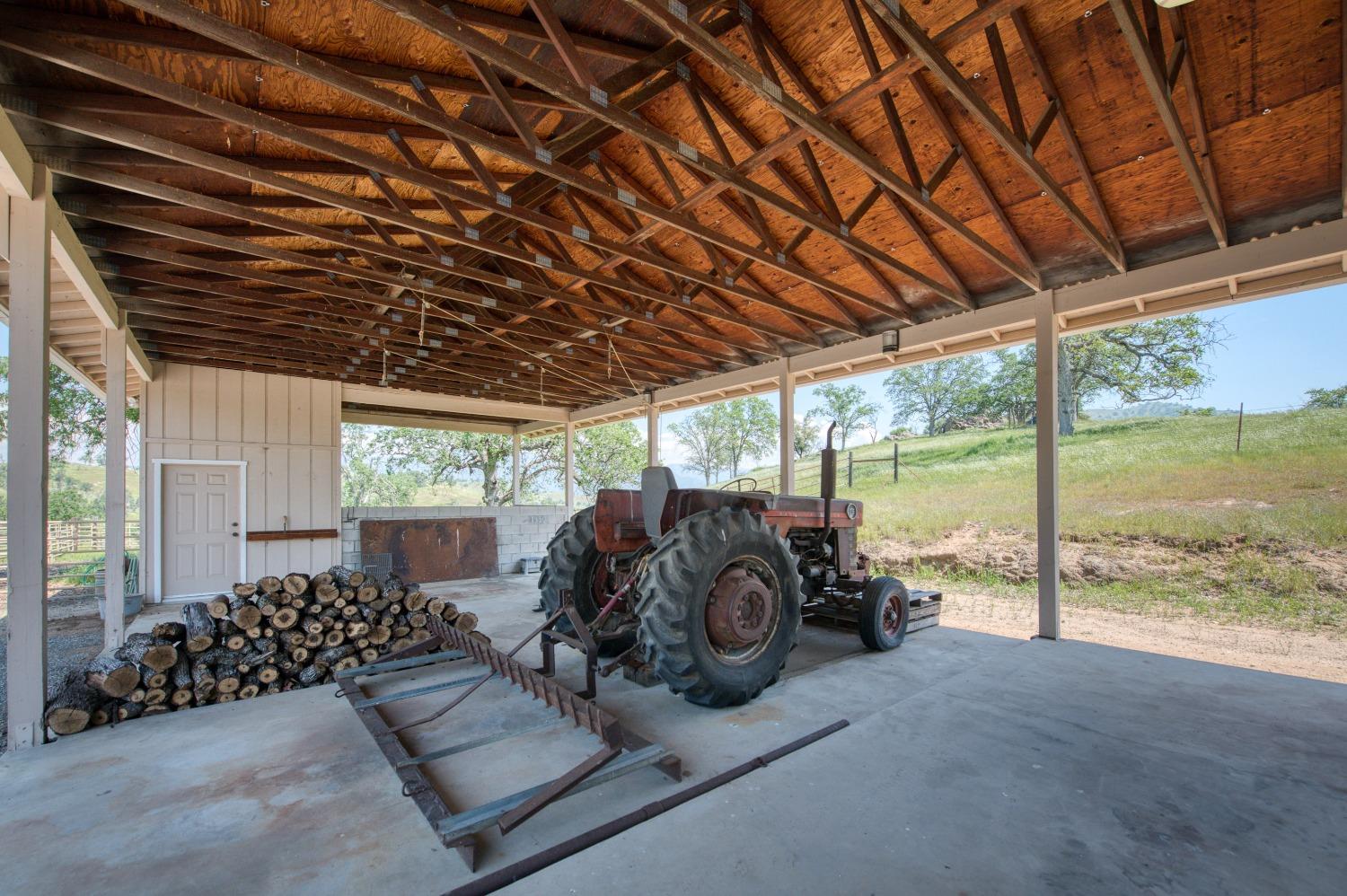 18486 Tollhouse Rd, Clovis, CA 93619