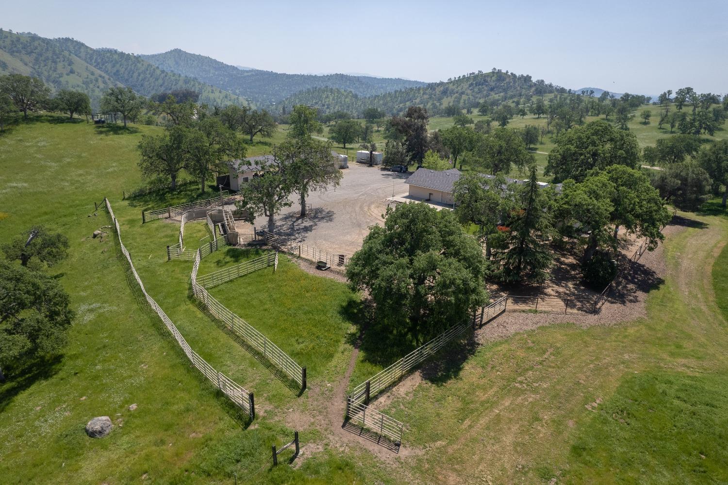 18486 Tollhouse Rd, Clovis, CA 93619