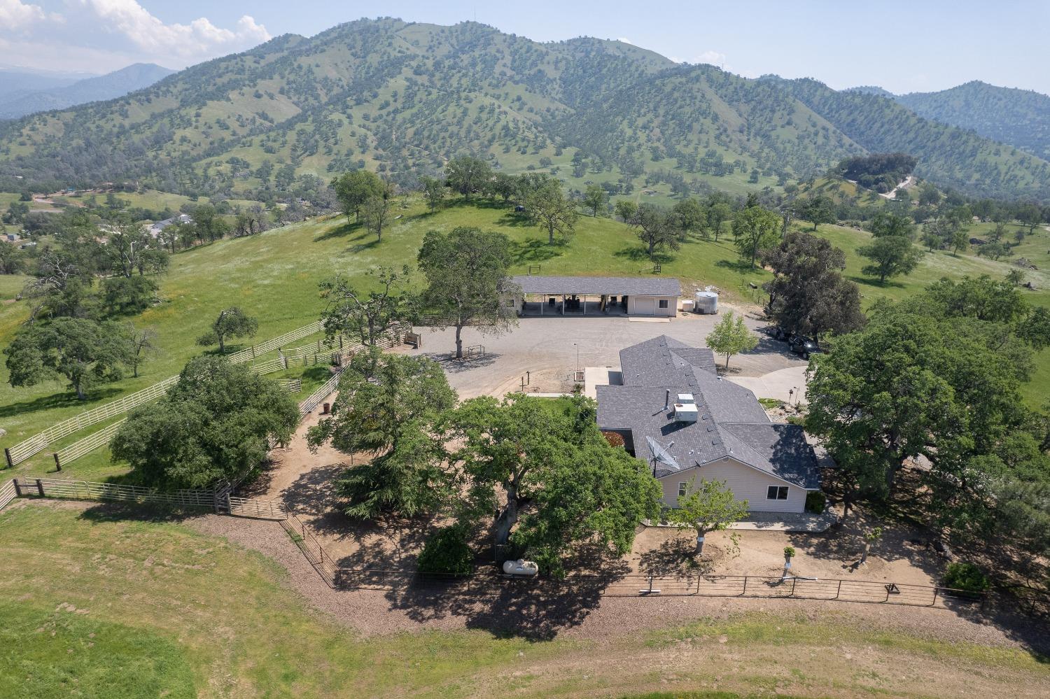 18486 Tollhouse Rd, Clovis, CA 93619