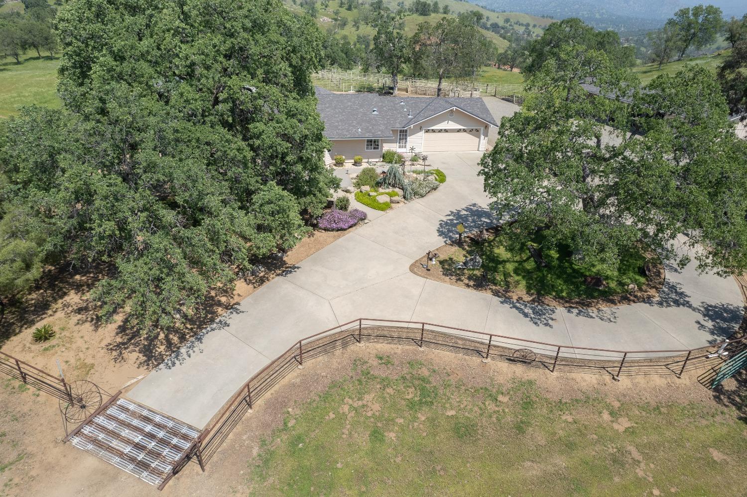 18486 Tollhouse Rd, Clovis, CA 93619