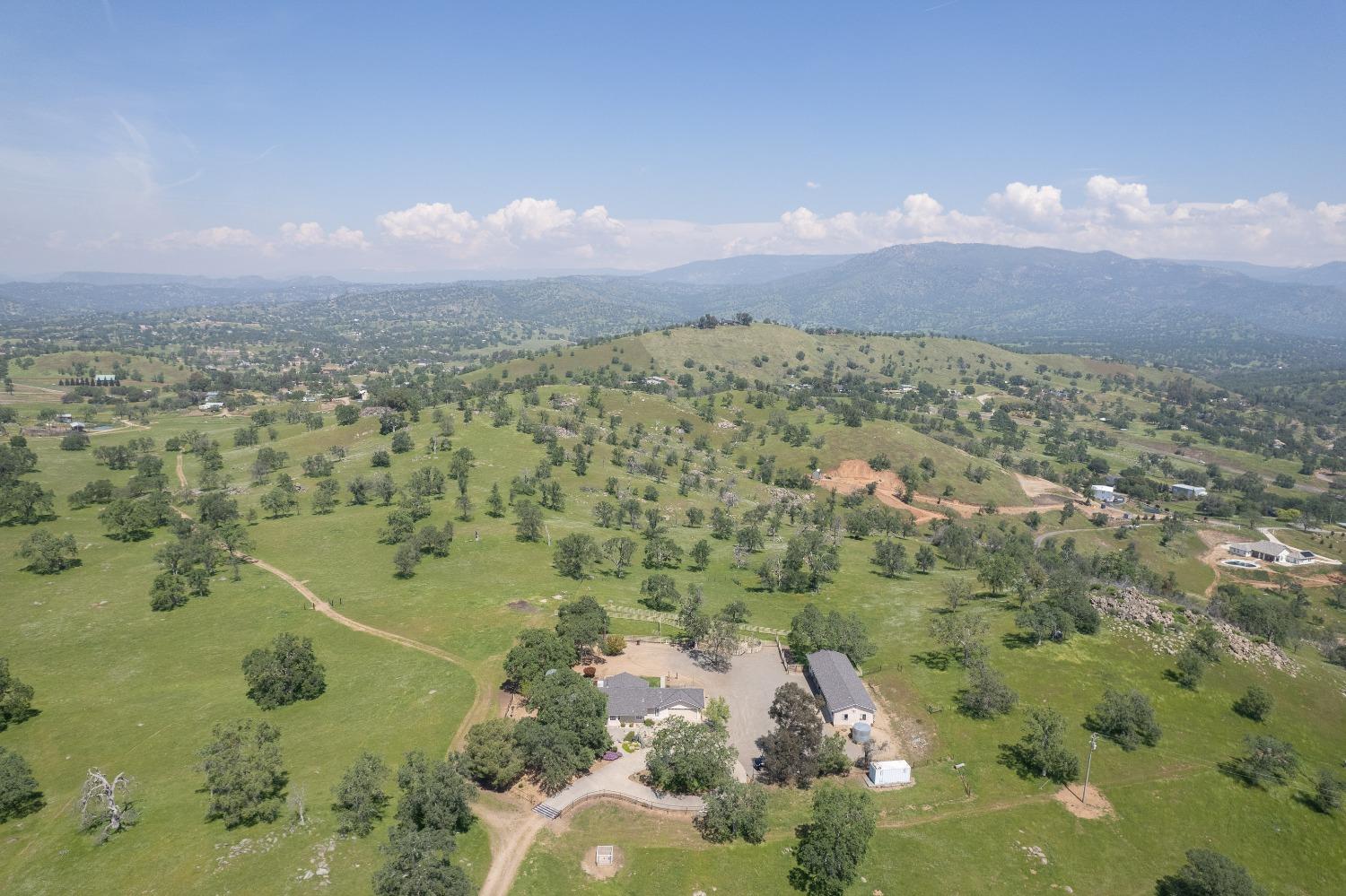 18486 Tollhouse Rd, Clovis, CA 93619