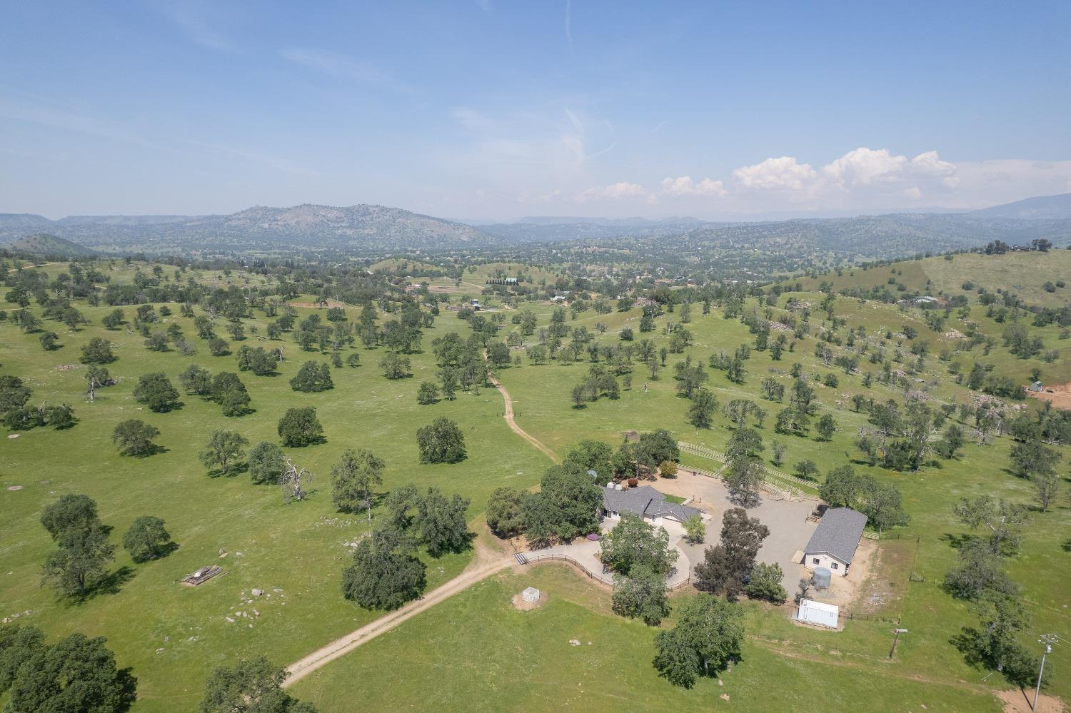 18486 Tollhouse Rd, Clovis, CA 93619