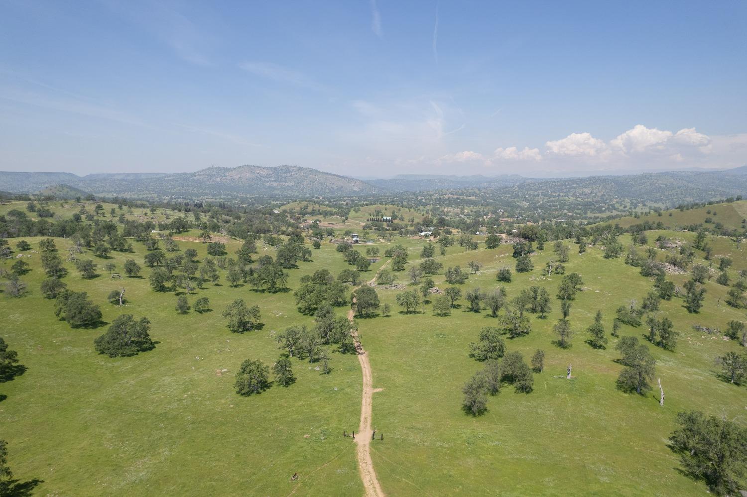 18486 Tollhouse Rd, Clovis, CA 93619