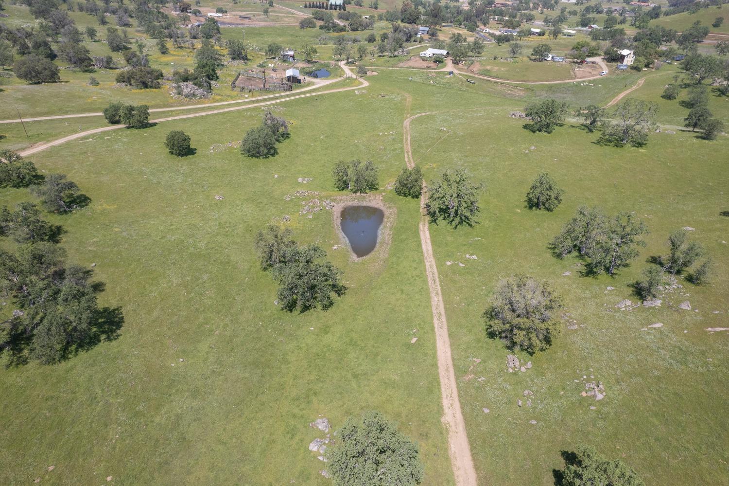 18486 Tollhouse Rd, Clovis, CA 93619