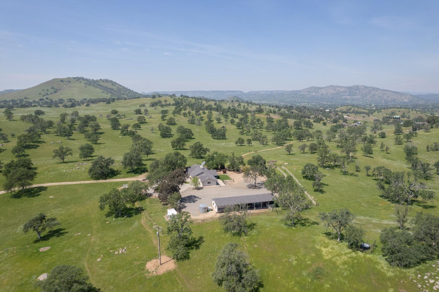 18486 Tollhouse Rd, Clovis, CA 93619