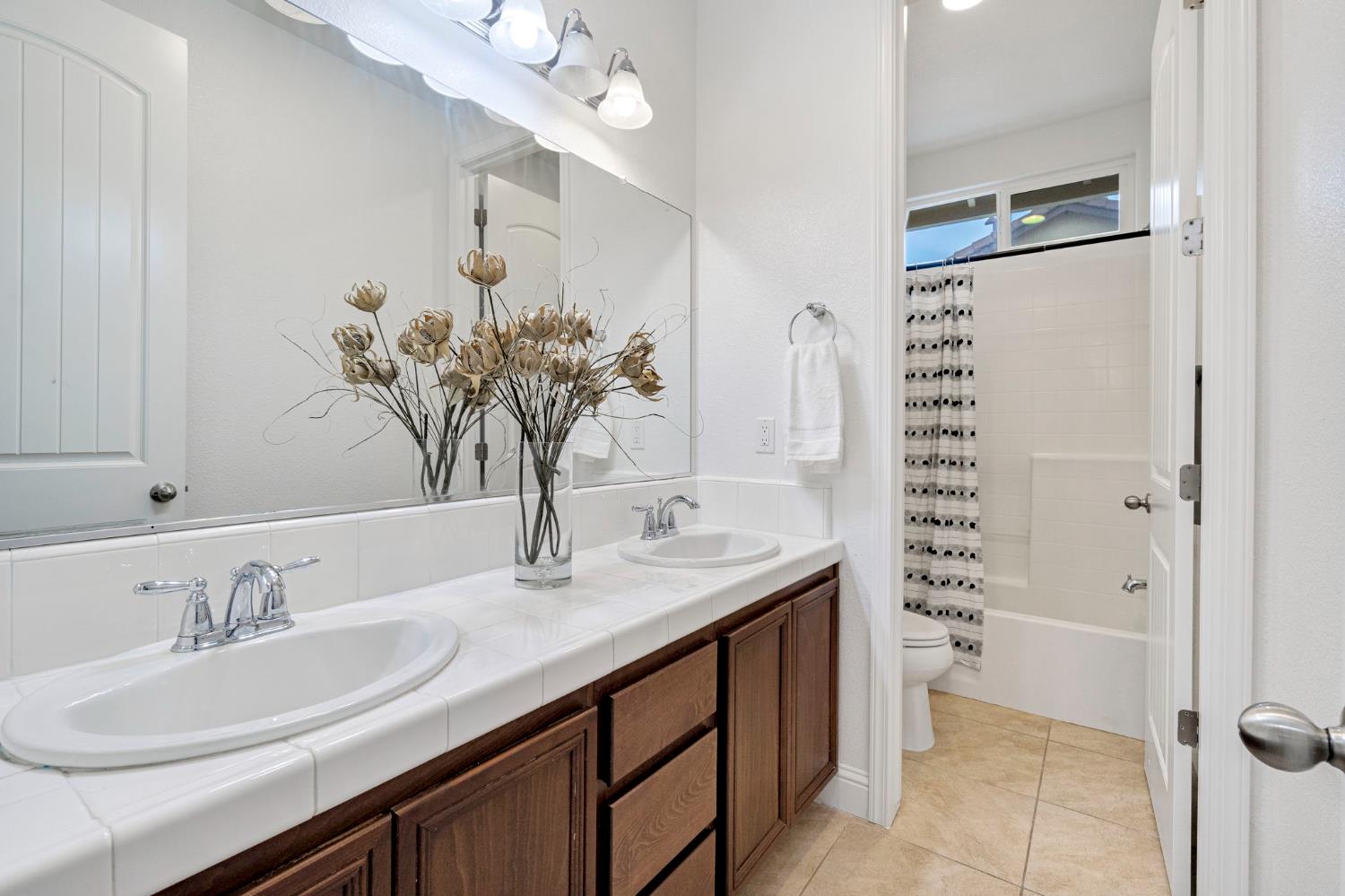 1776 Whiteash Ave, Clovis, CA 93619