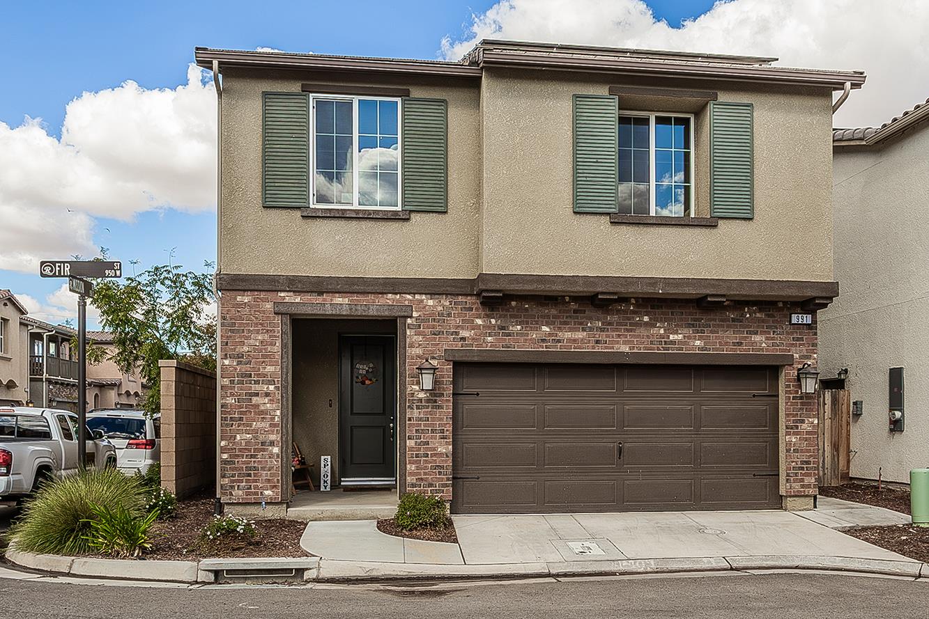 991 W Fir St, Madera, CA 93636