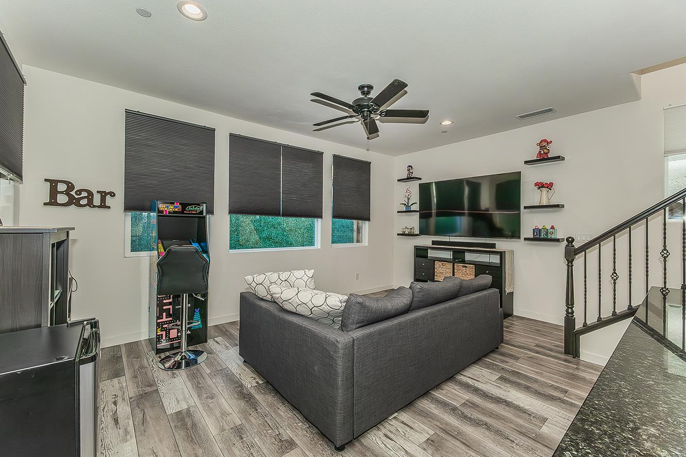 991 W Fir St, Madera, CA 93636