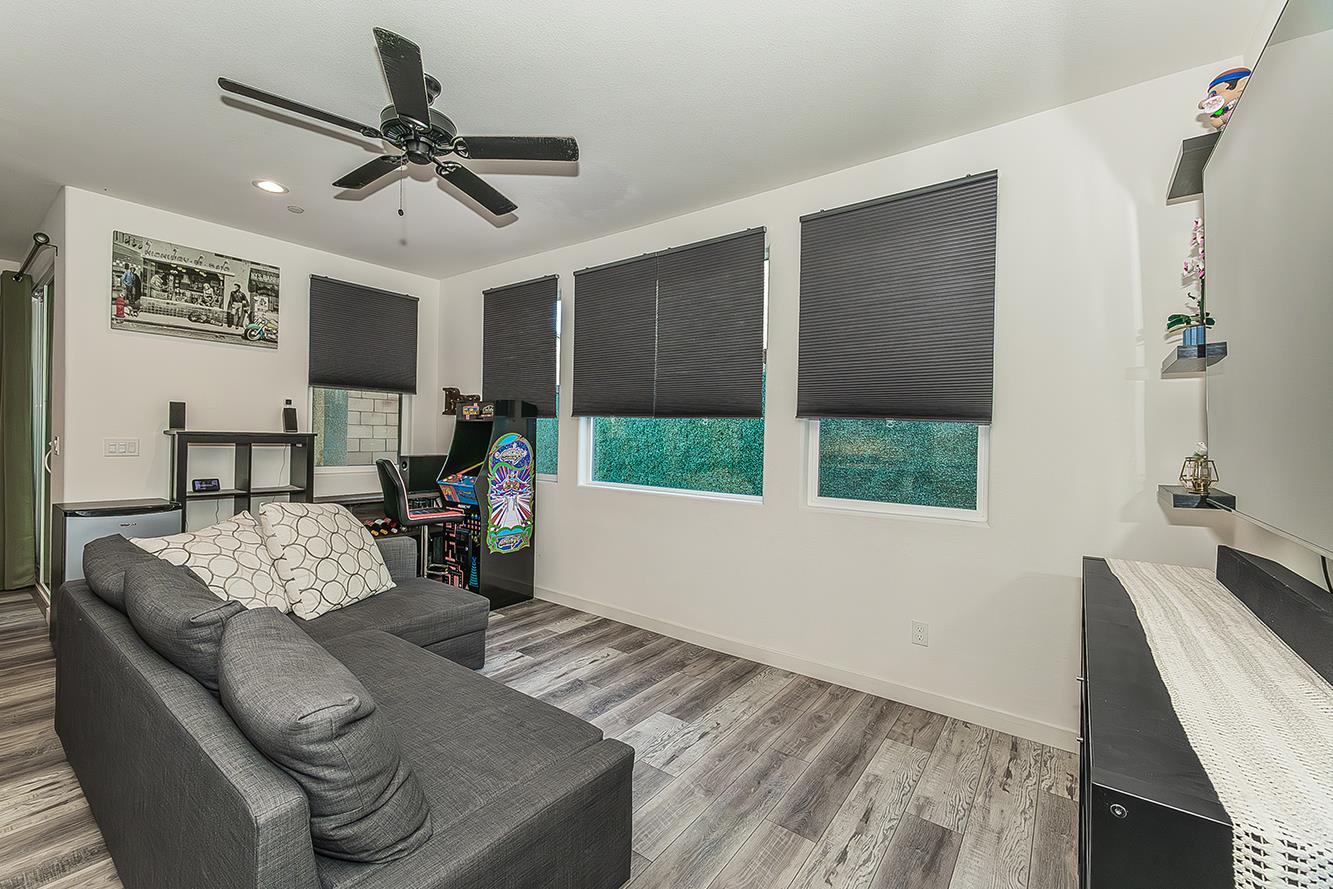 991 W Fir St, Madera, CA 93636