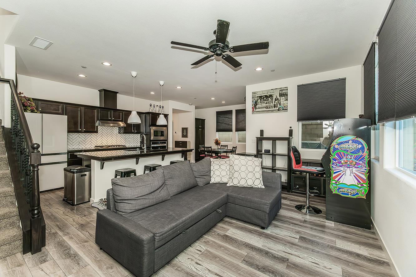 991 W Fir St, Madera, CA 93636