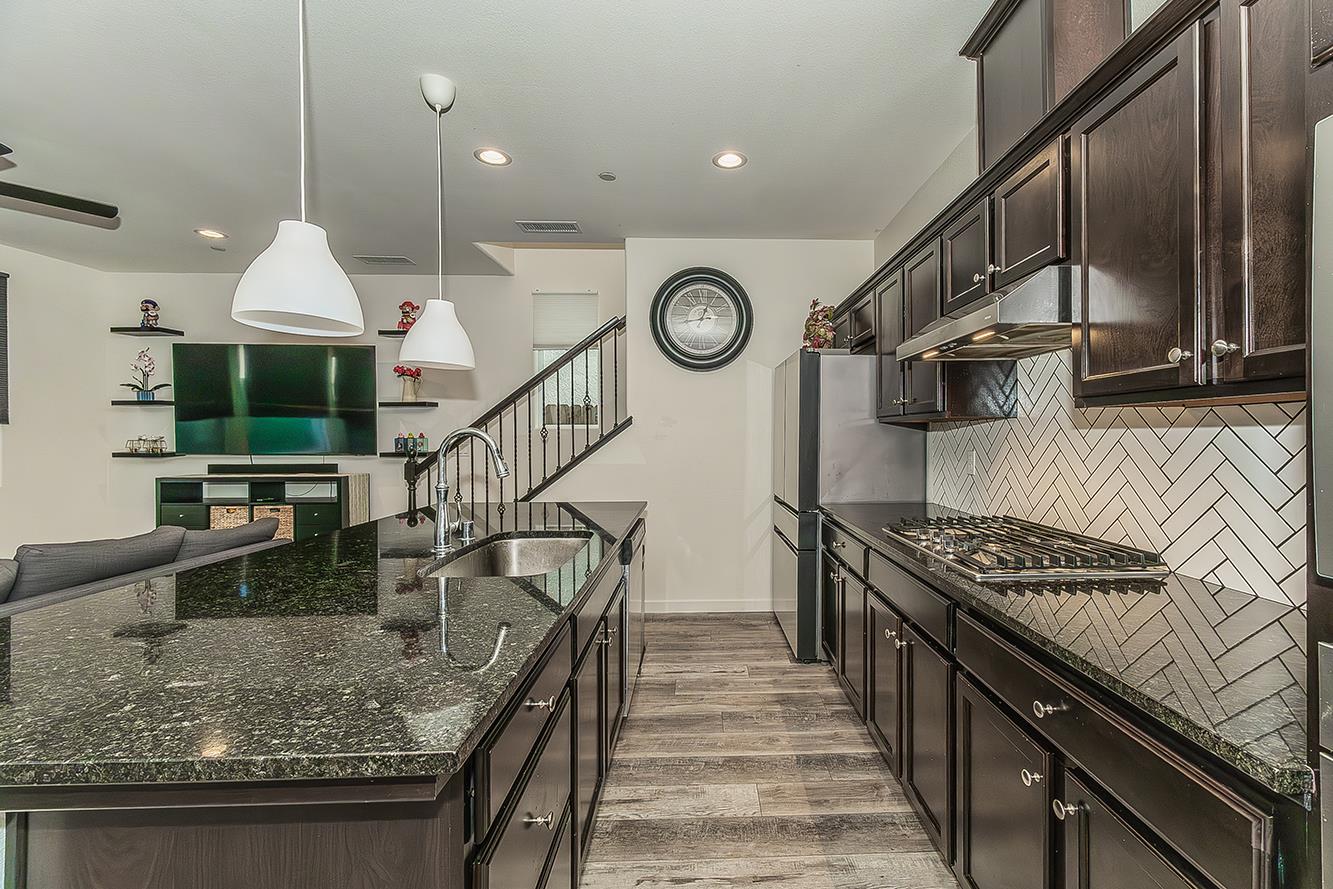 991 W Fir St, Madera, CA 93636