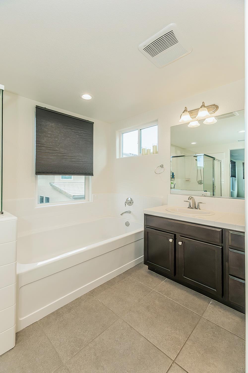 991 W Fir St, Madera, CA 93636