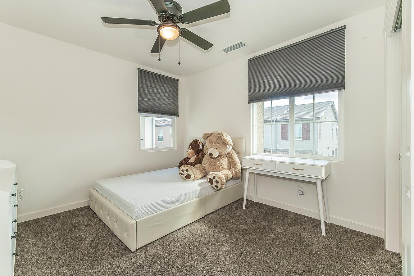 991 W Fir St, Madera, CA 93636