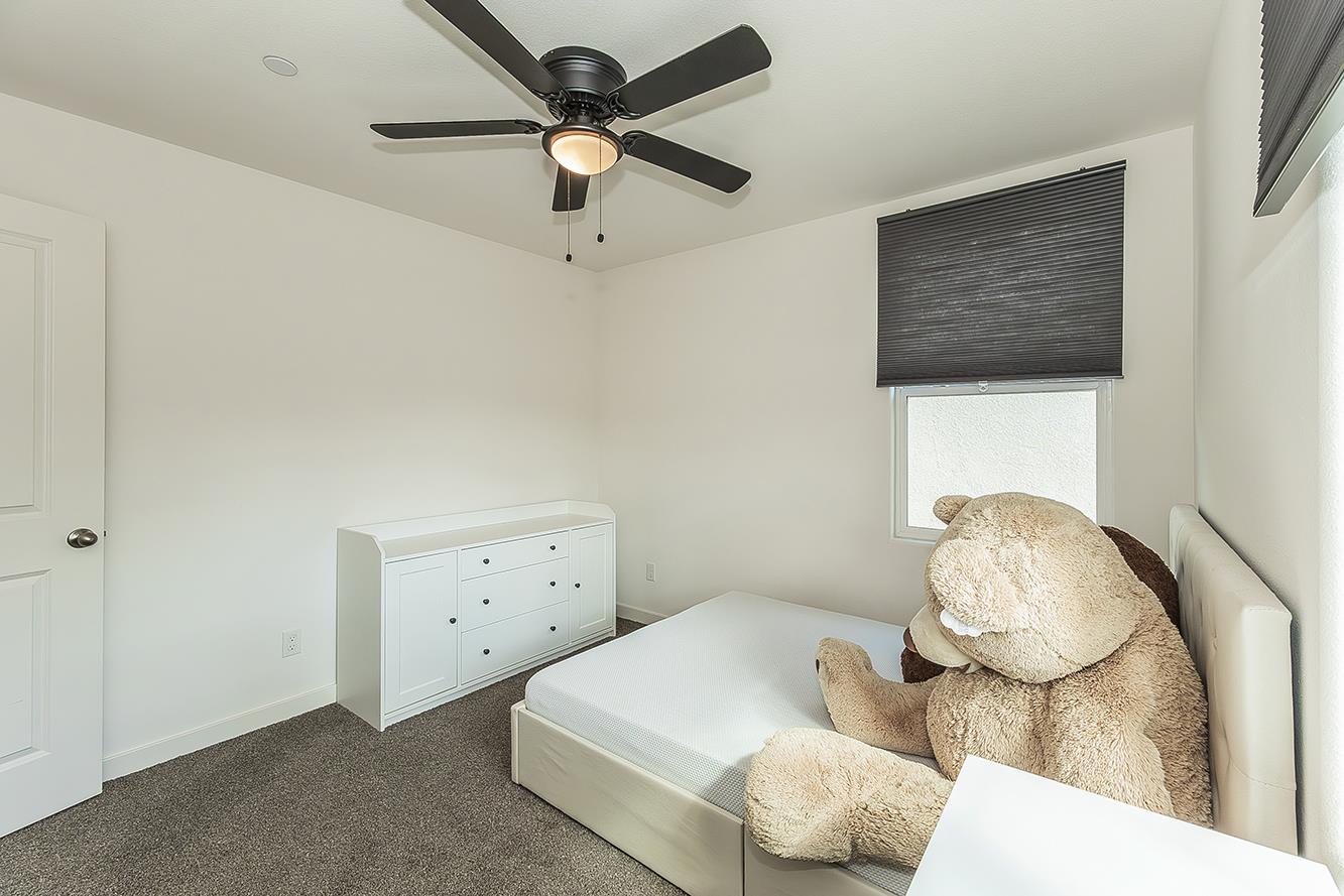 991 W Fir St, Madera, CA 93636