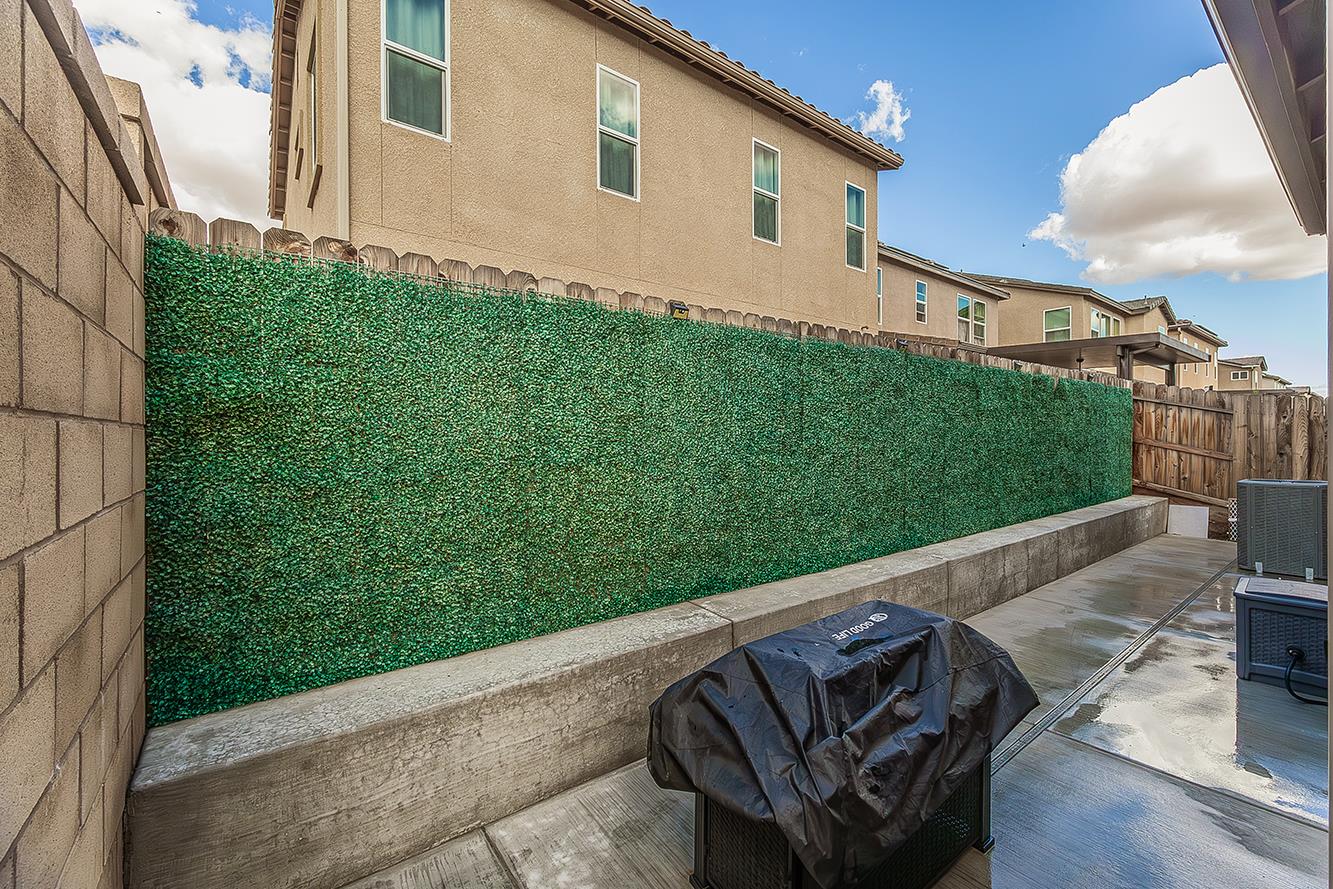 991 W Fir St, Madera, CA 93636