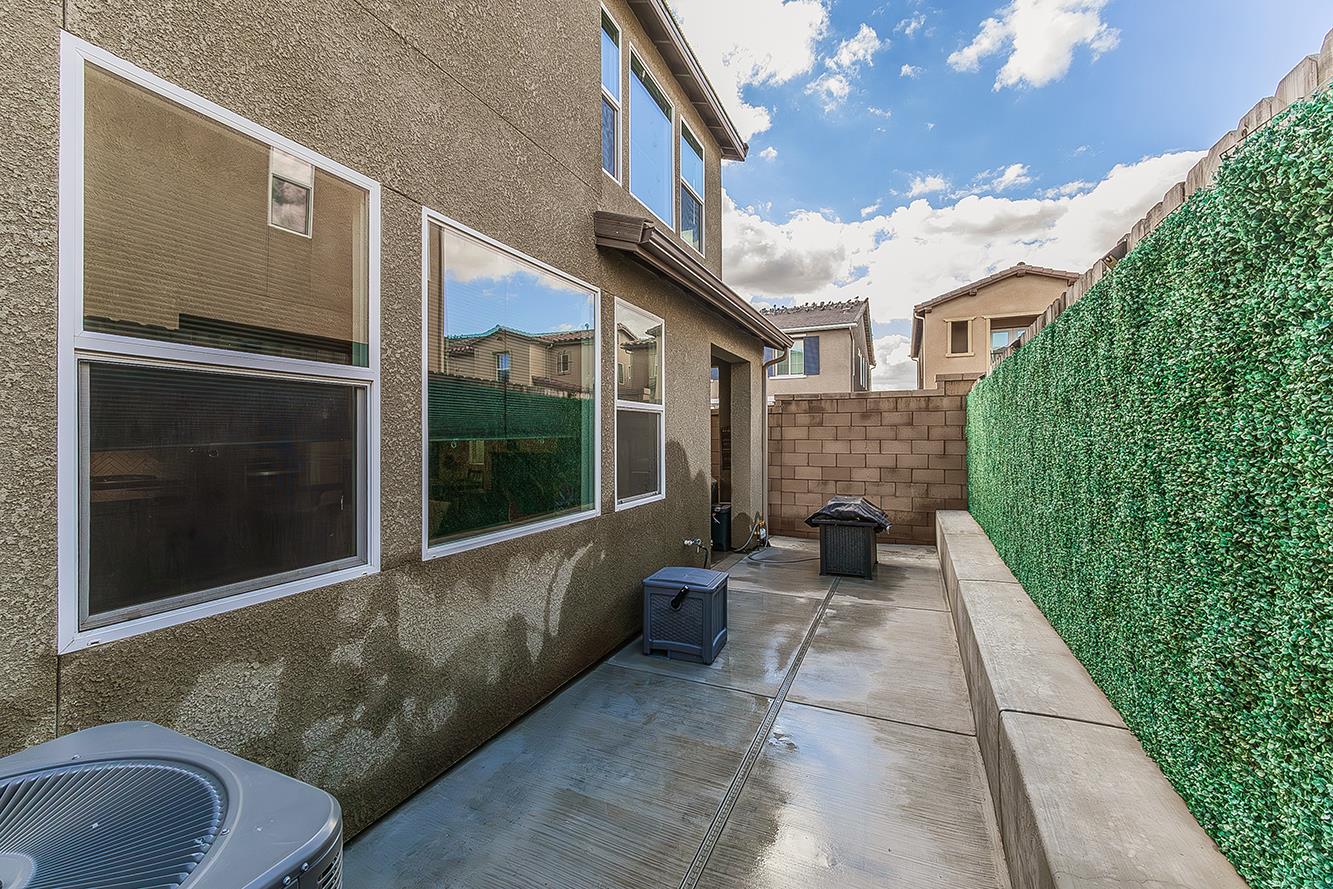 991 W Fir St, Madera, CA 93636