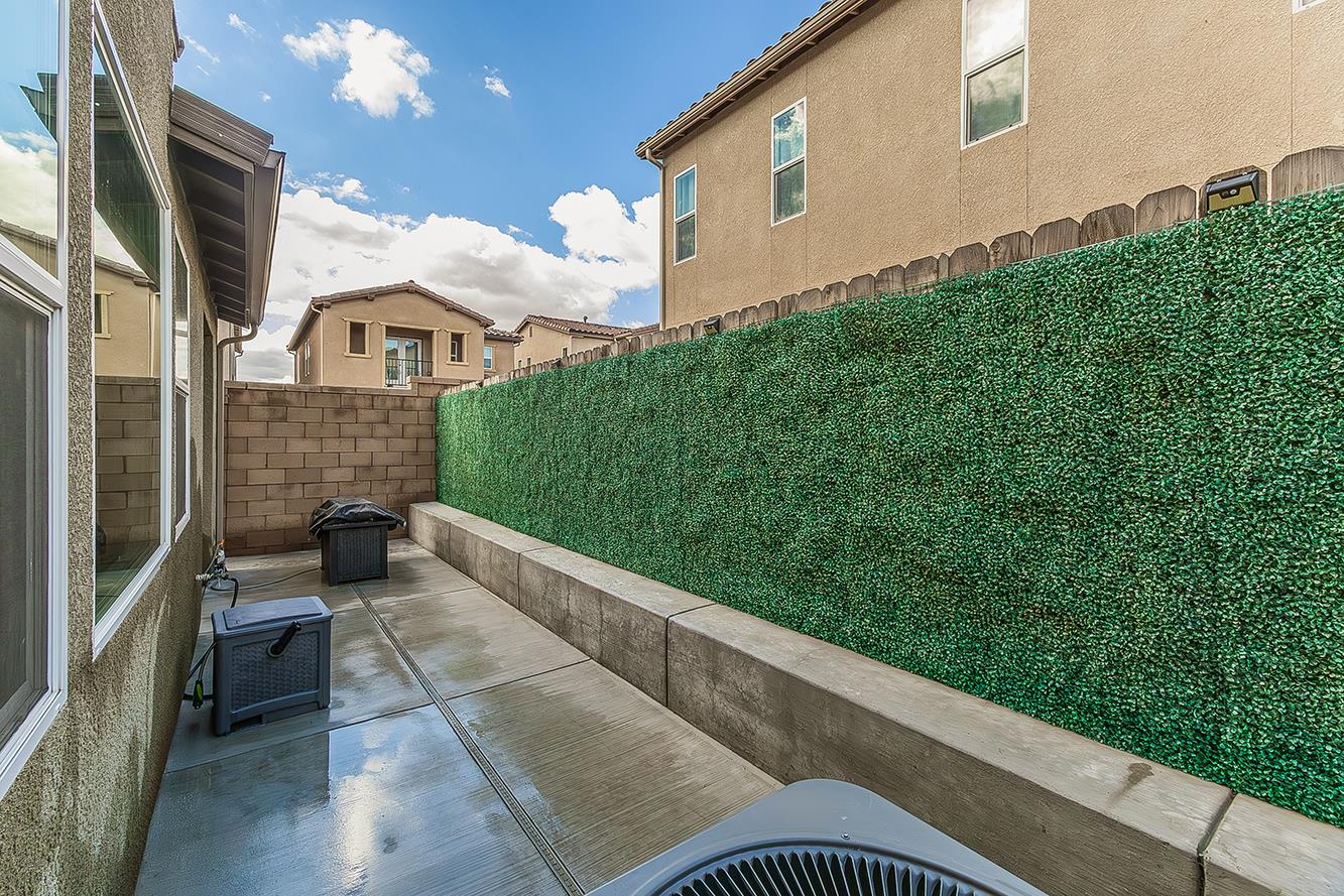 991 W Fir St, Madera, CA 93636