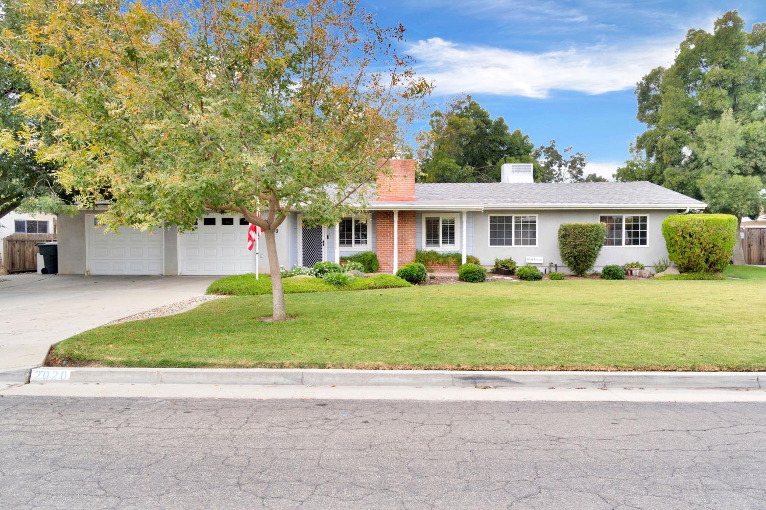 2020 Short Dr, Hanford, CA 93230