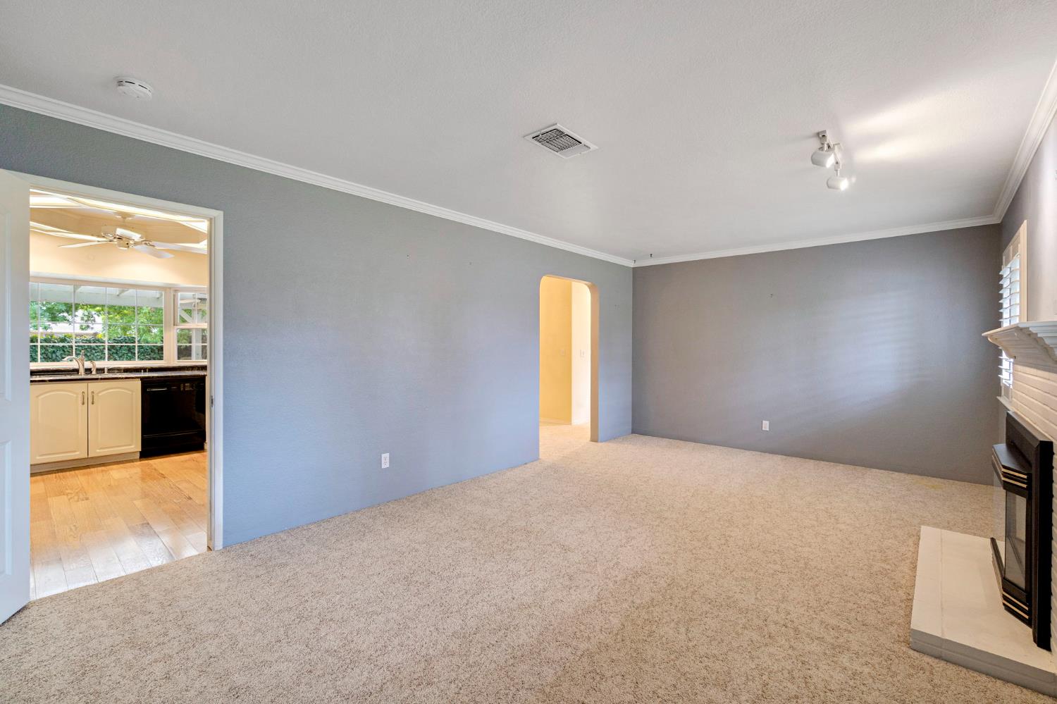 2020 Short Dr, Hanford, CA 93230