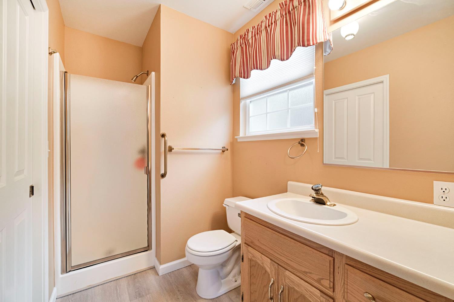 2020 Short Dr, Hanford, CA 93230