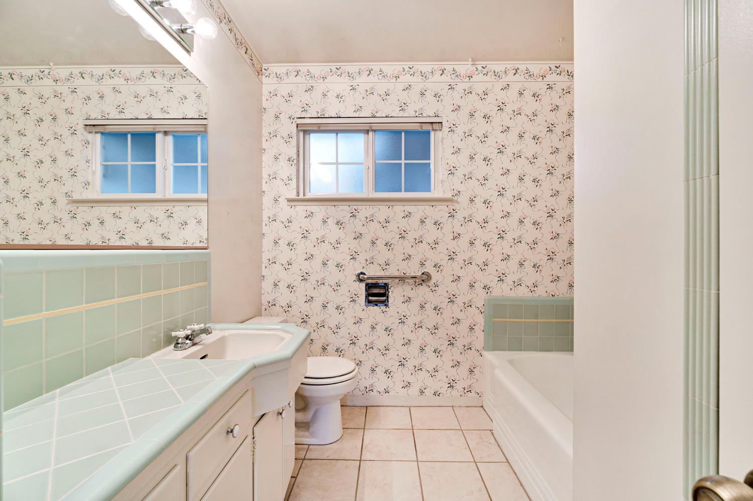 2020 Short Dr, Hanford, CA 93230