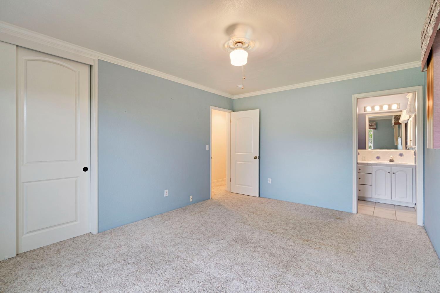 2020 Short Dr, Hanford, CA 93230