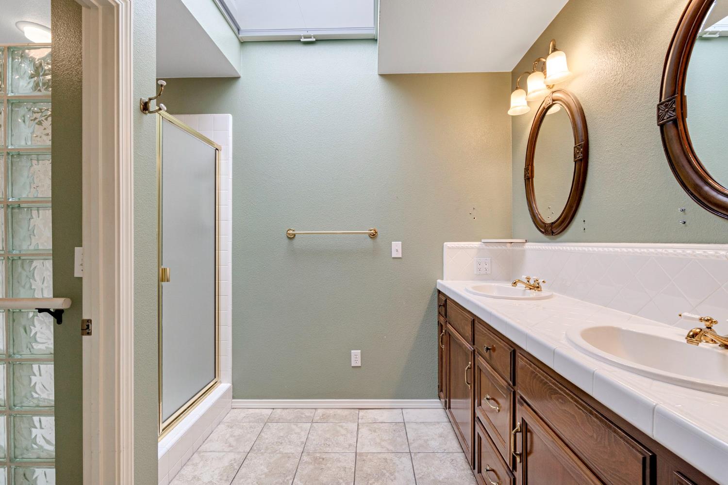 2020 Short Dr, Hanford, CA 93230