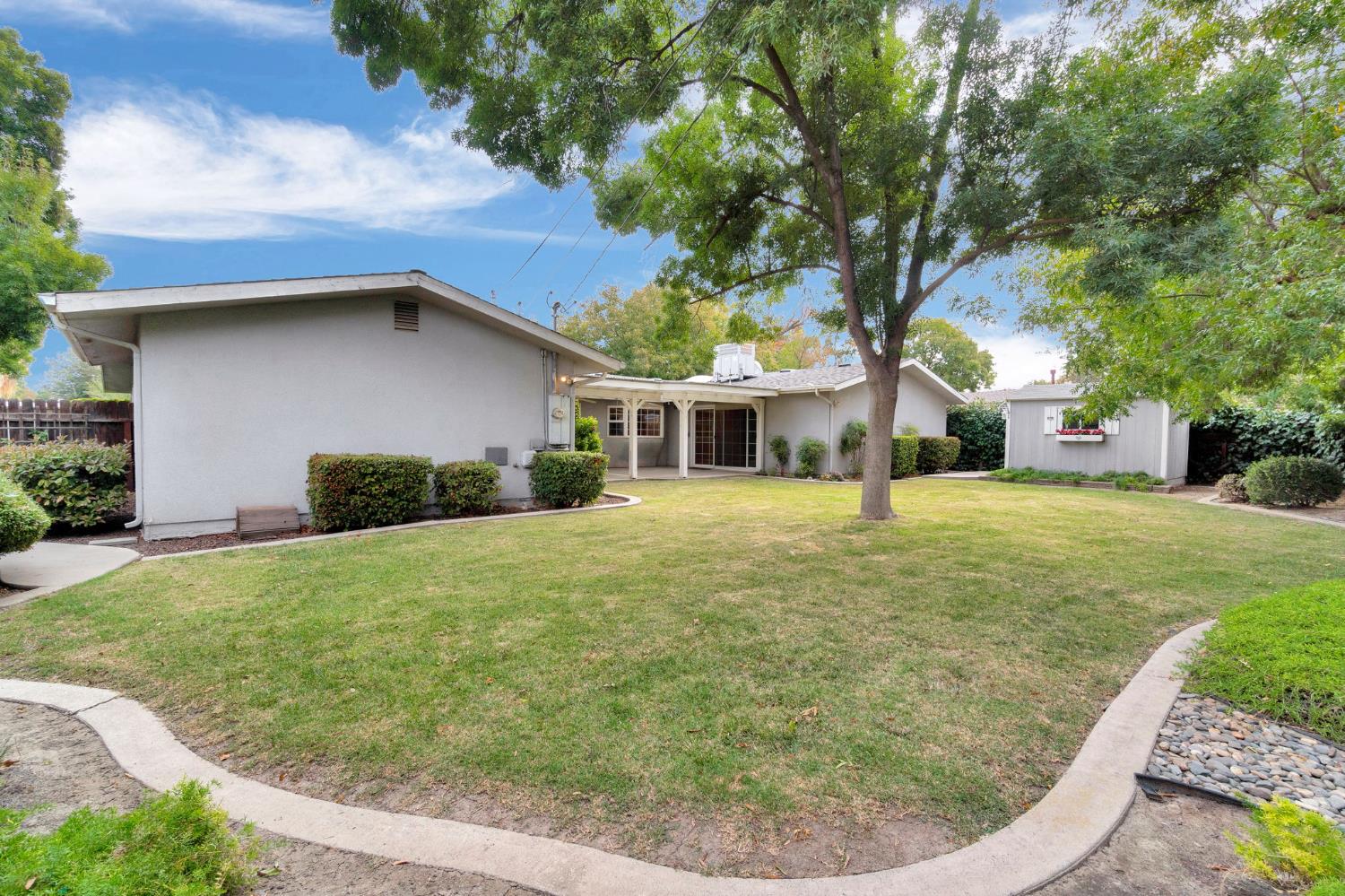 2020 Short Dr, Hanford, CA 93230