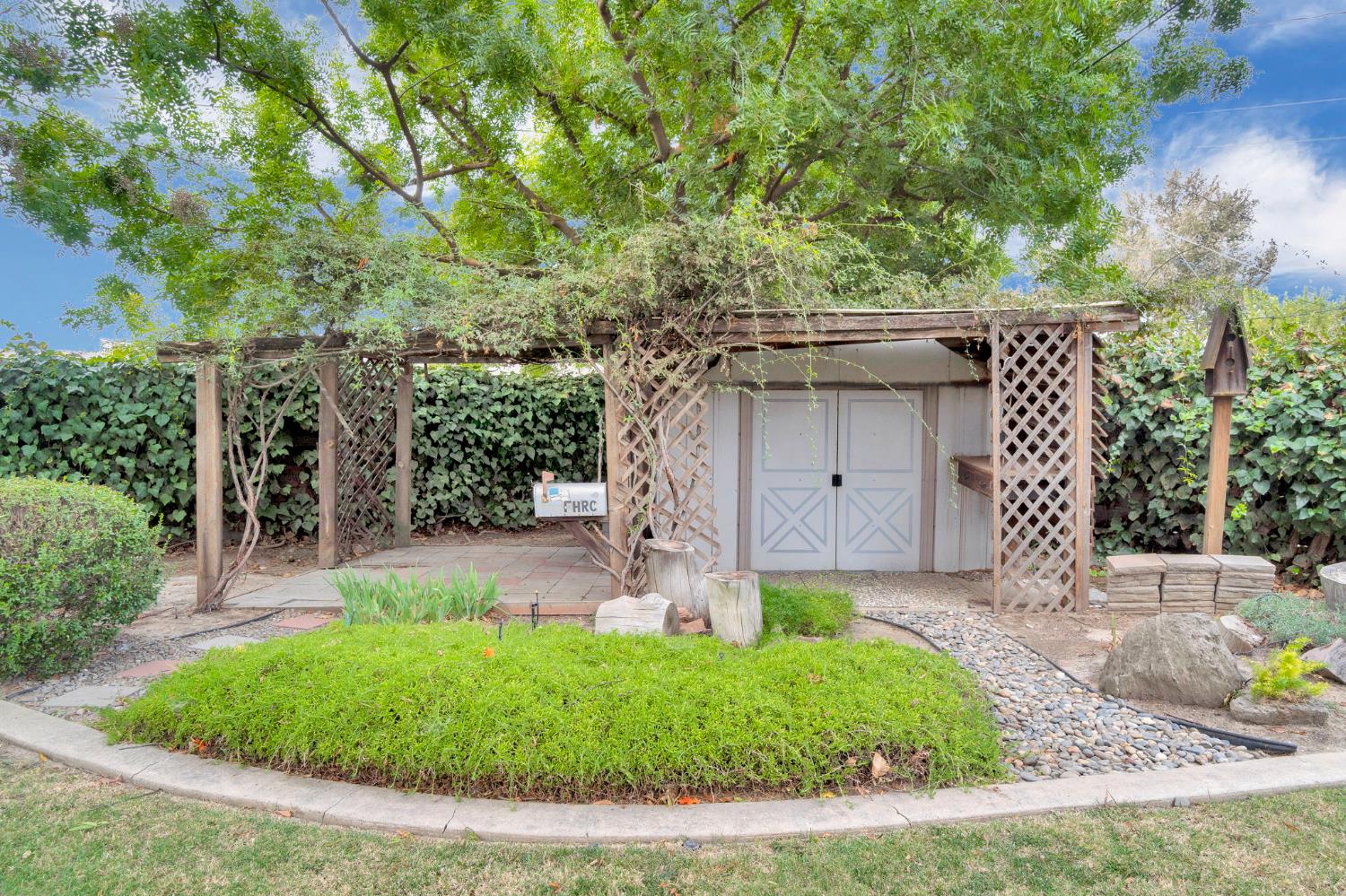 2020 Short Dr, Hanford, CA 93230