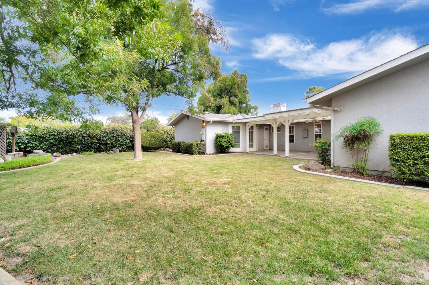 2020 Short Dr, Hanford, CA 93230