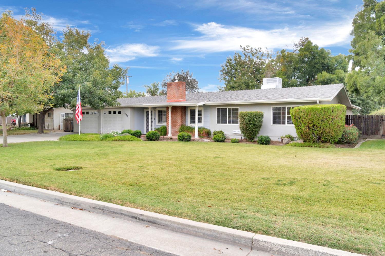 2020 Short Dr, Hanford, CA 93230