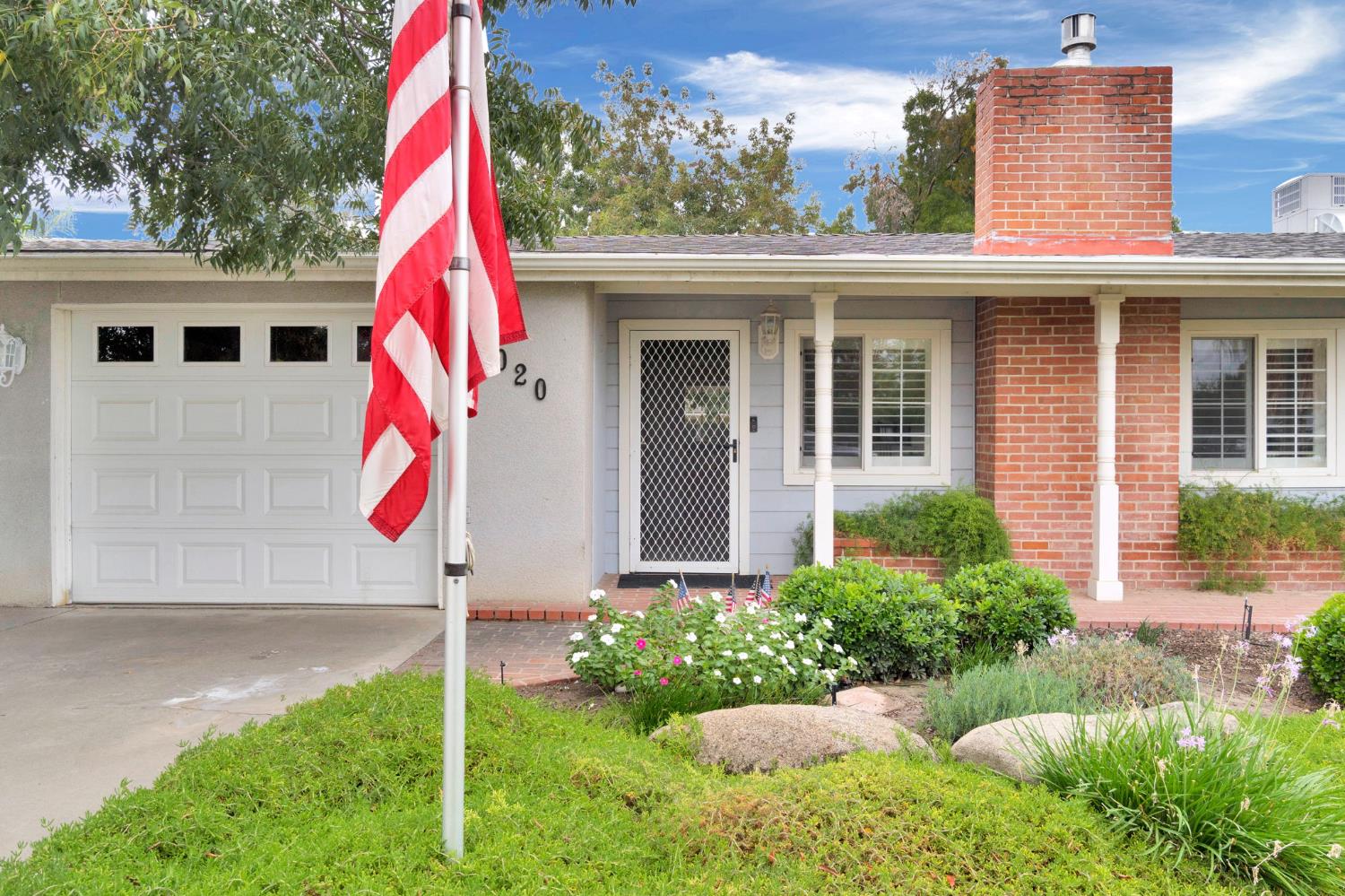 2020 Short Dr, Hanford, CA 93230