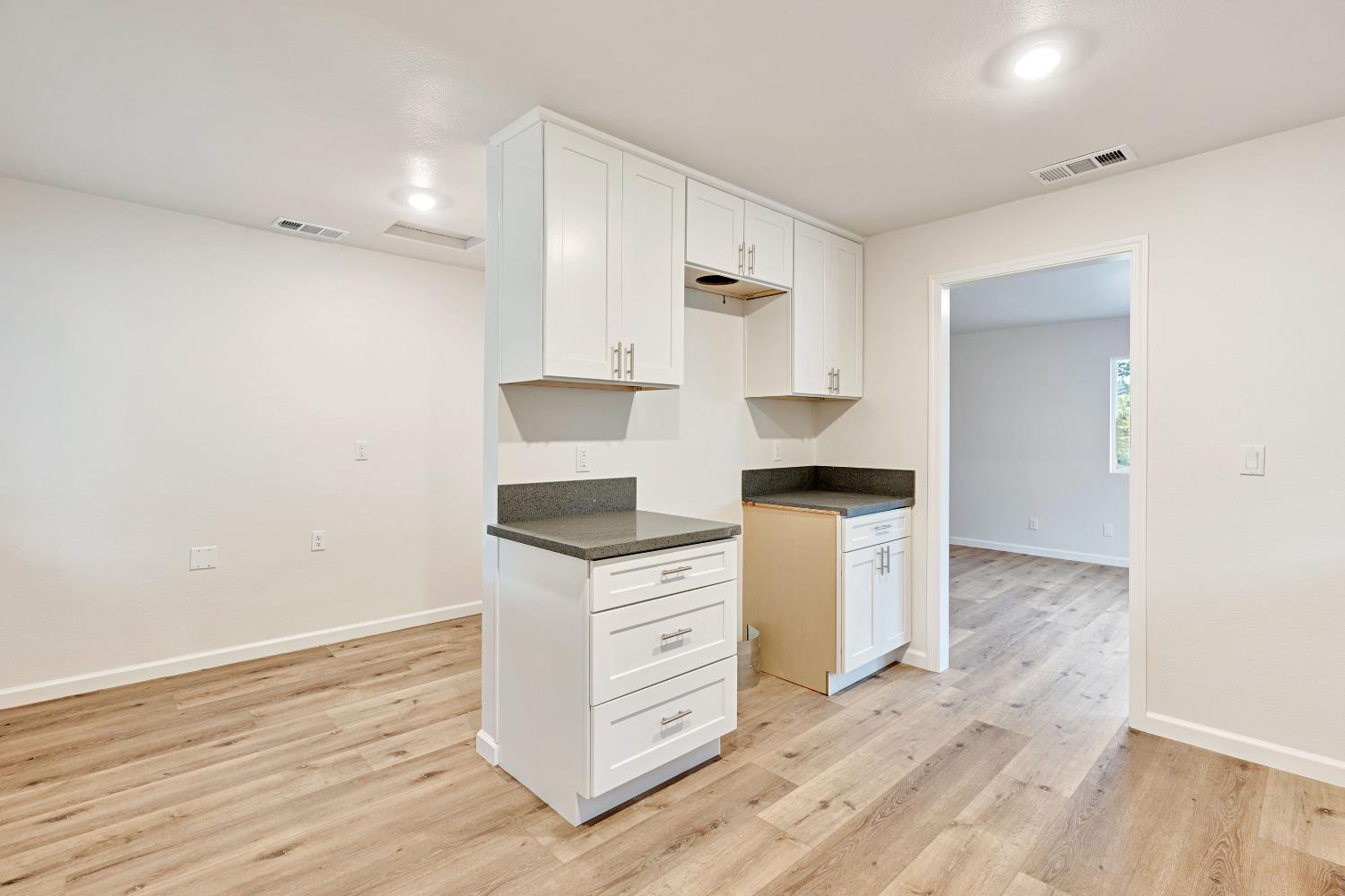 617 N Farris Ave, Fresno, CA 93728