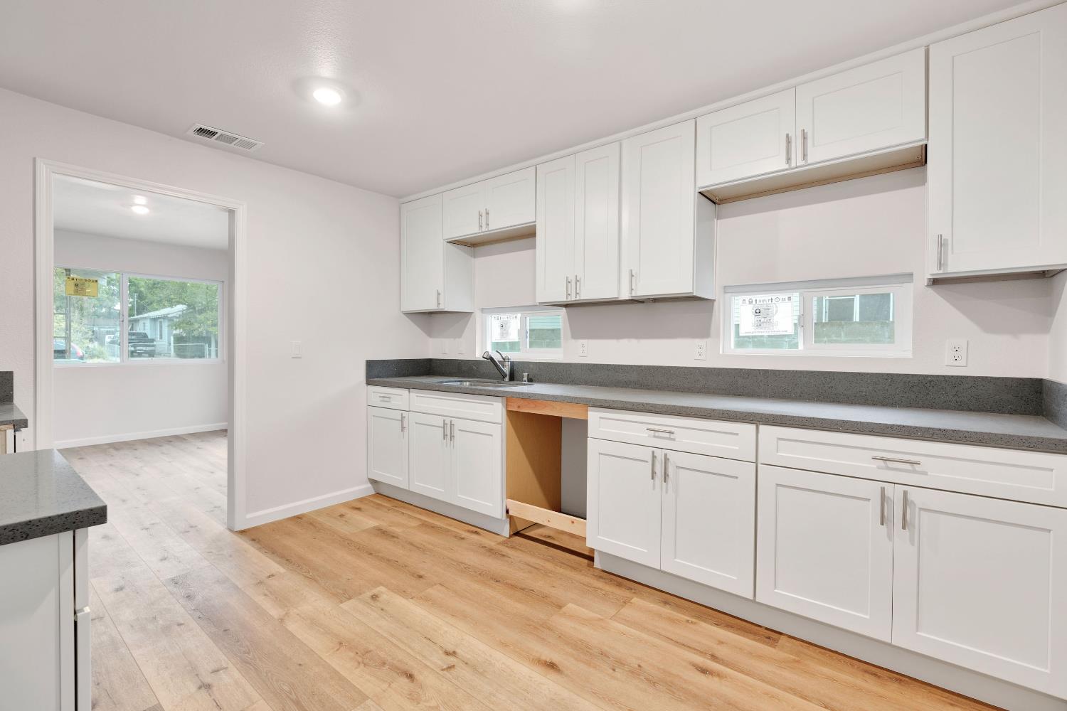 617 N Farris Ave, Fresno, CA 93728