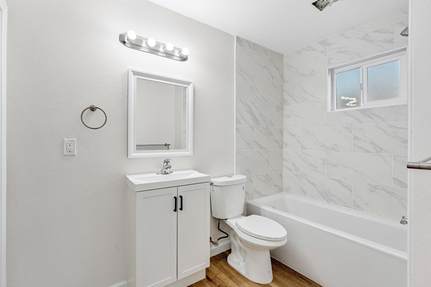 617 N Farris Ave, Fresno, CA 93728