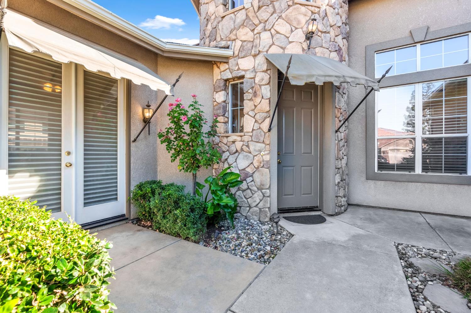 138 W Athens Ave, Clovis, CA 93611