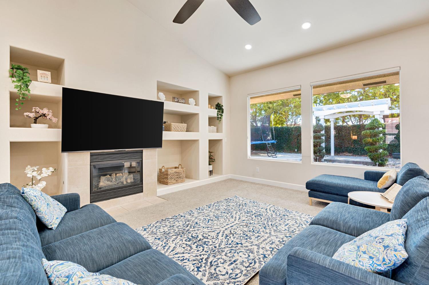 138 W Athens Ave, Clovis, CA 93611