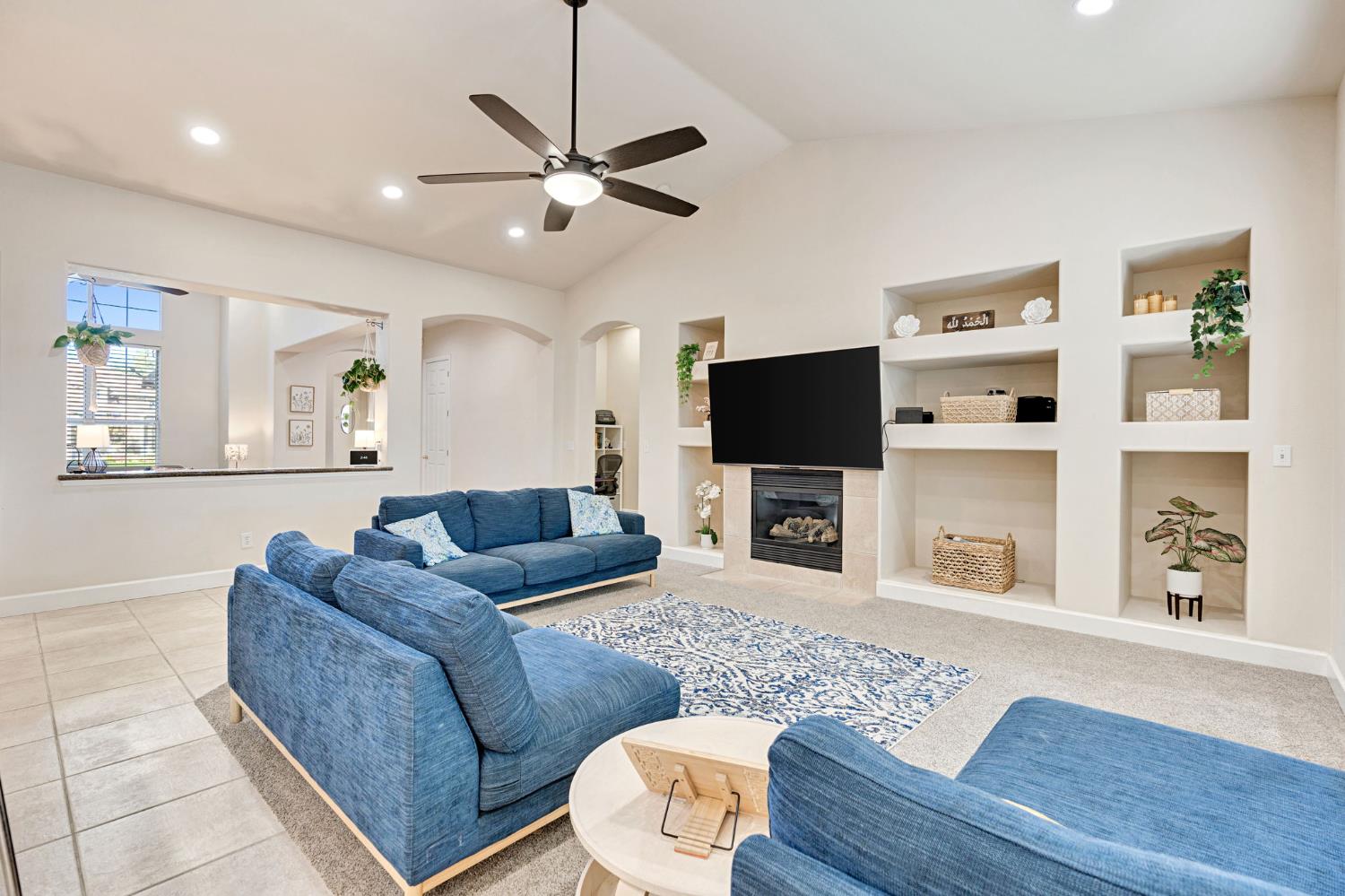 138 W Athens Ave, Clovis, CA 93611