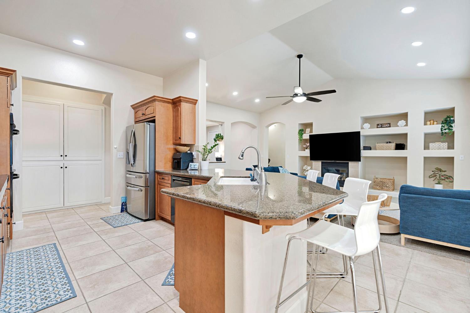 138 W Athens Ave, Clovis, CA 93611