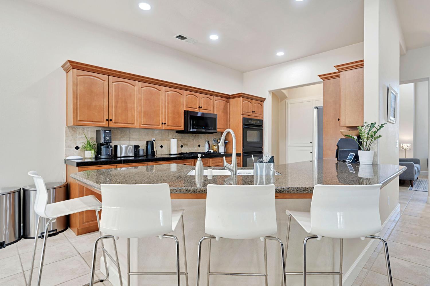 138 W Athens Ave, Clovis, CA 93611