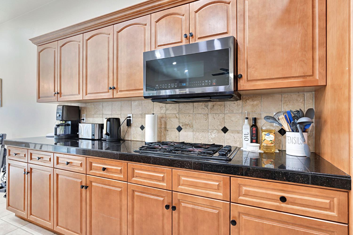 138 W Athens Ave, Clovis, CA 93611