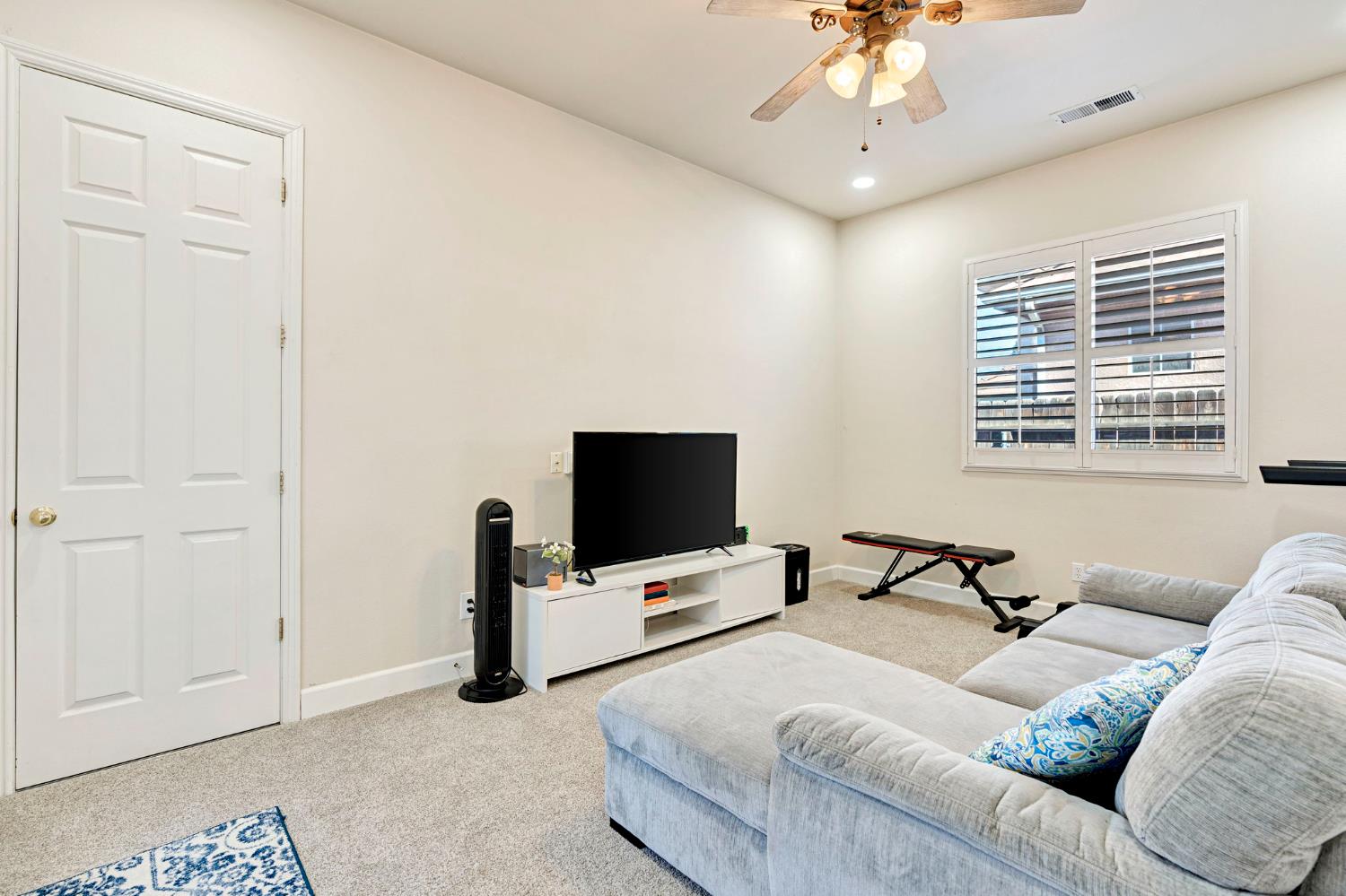 138 W Athens Ave, Clovis, CA 93611