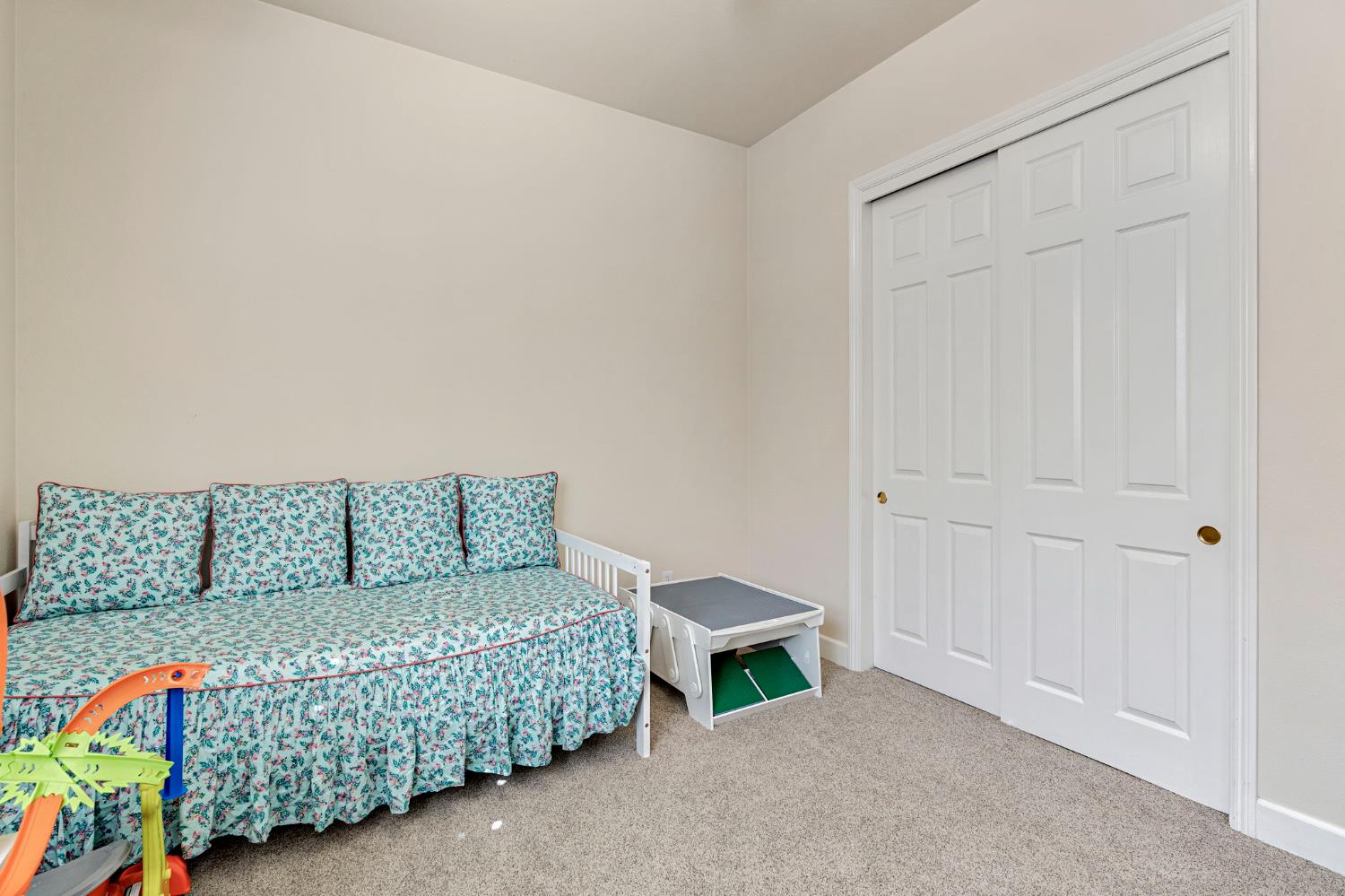 138 W Athens Ave, Clovis, CA 93611