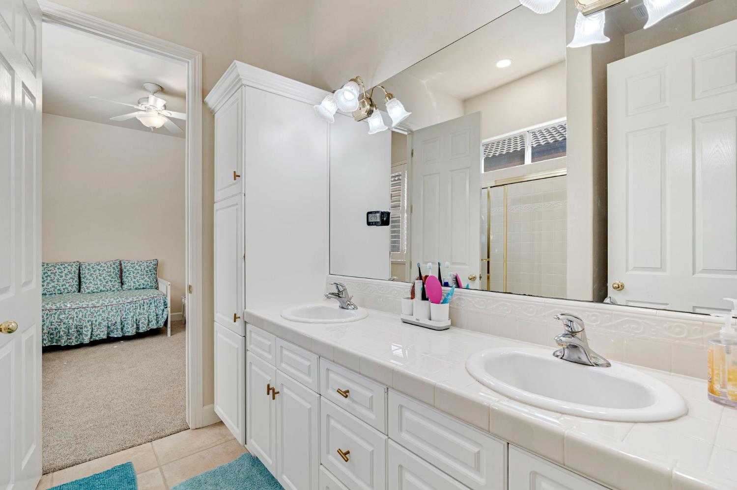 138 W Athens Ave, Clovis, CA 93611