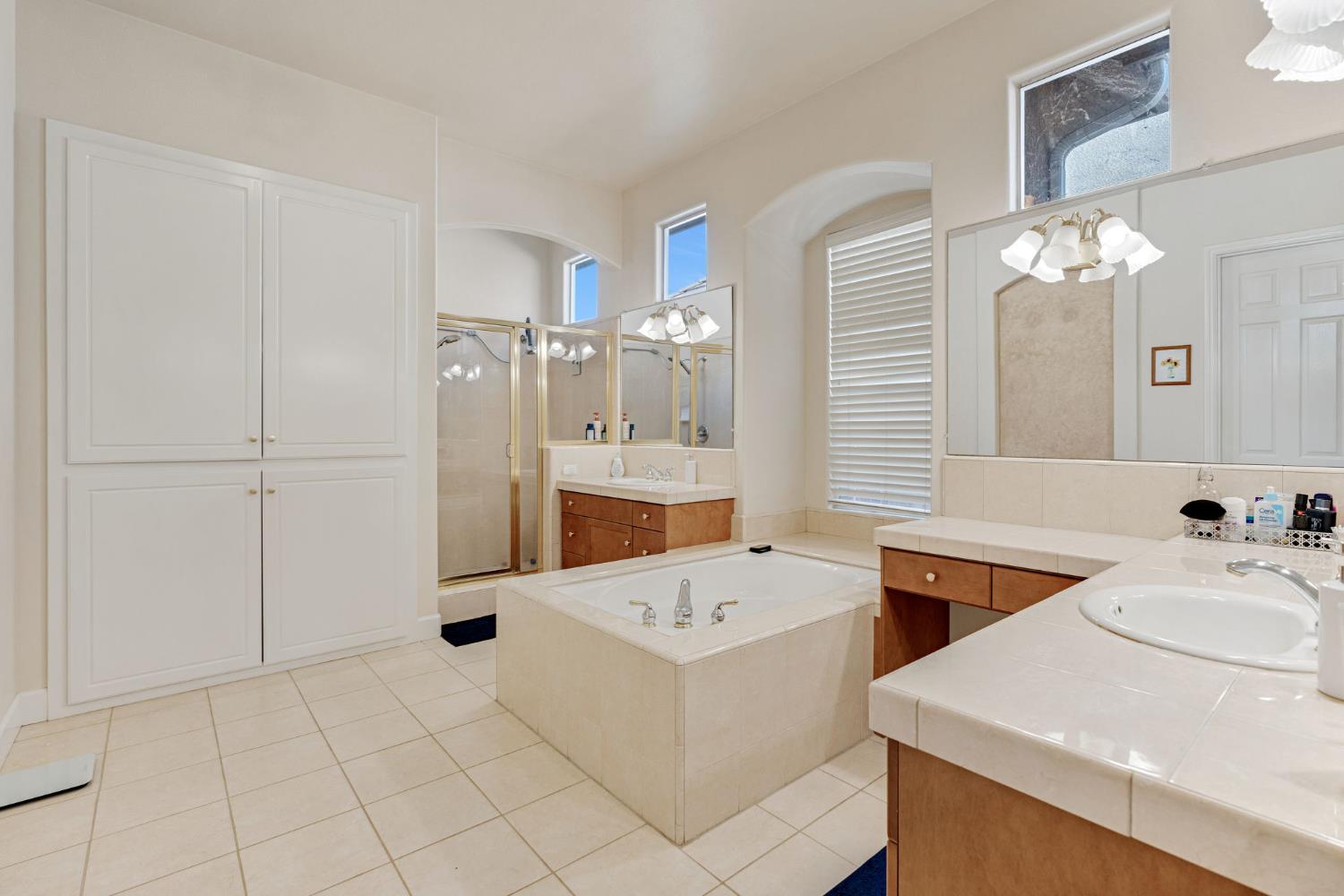 138 W Athens Ave, Clovis, CA 93611