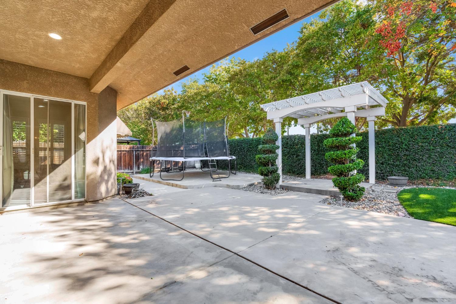 138 W Athens Ave, Clovis, CA 93611