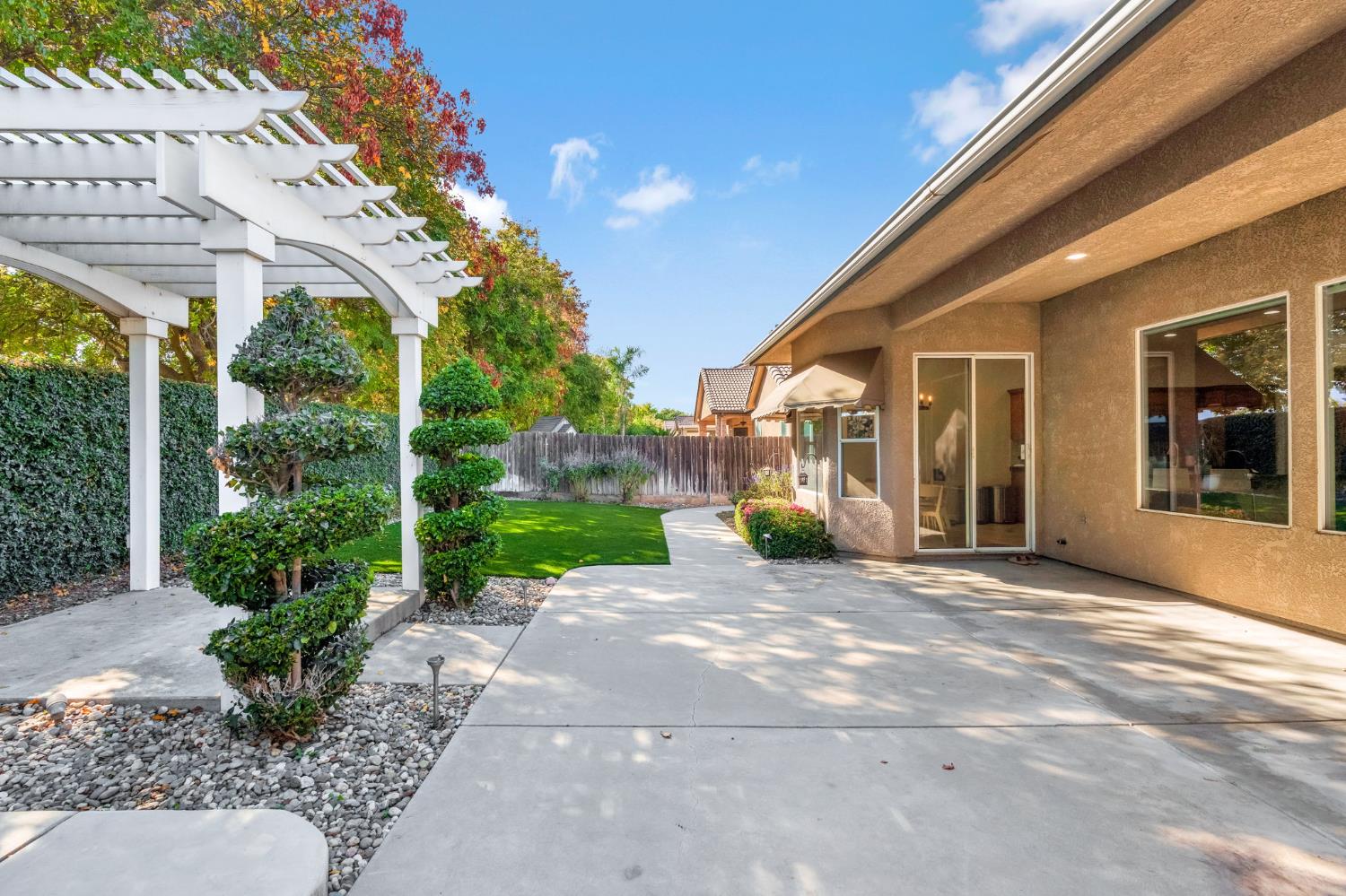 138 W Athens Ave, Clovis, CA 93611